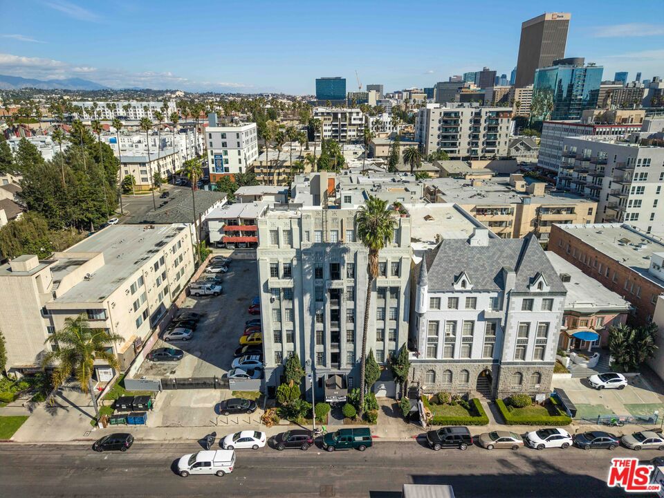 512 S Hobart Boulevard