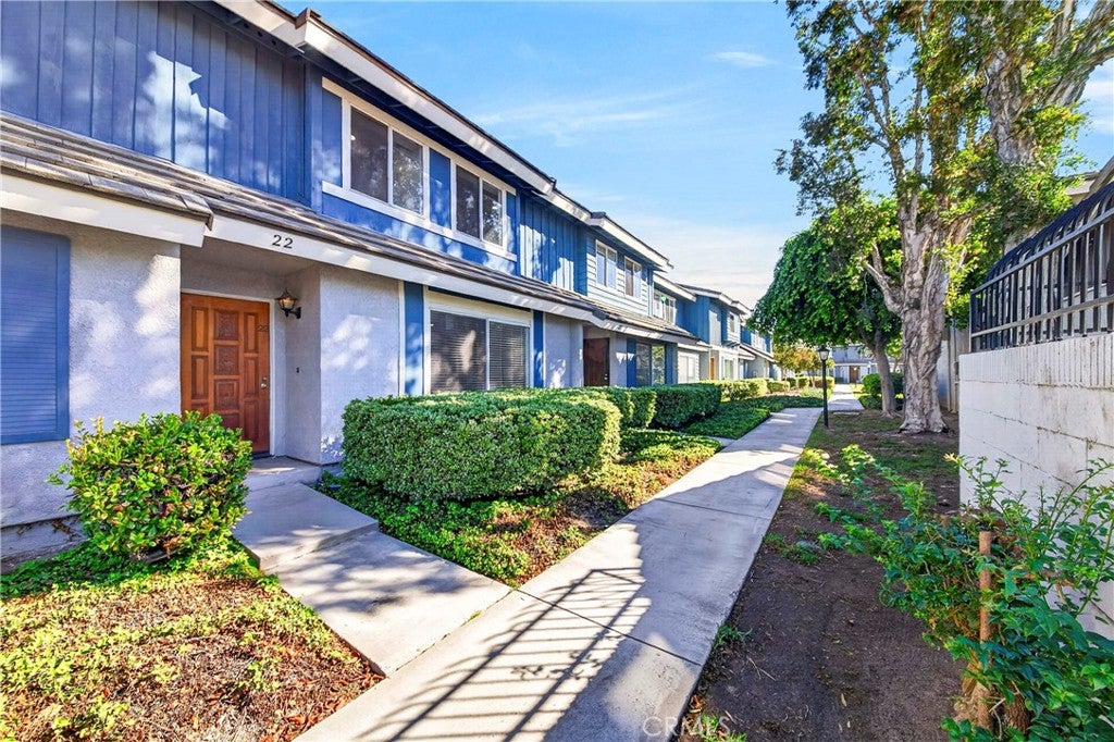 17721 Norwalk Boulevard 22