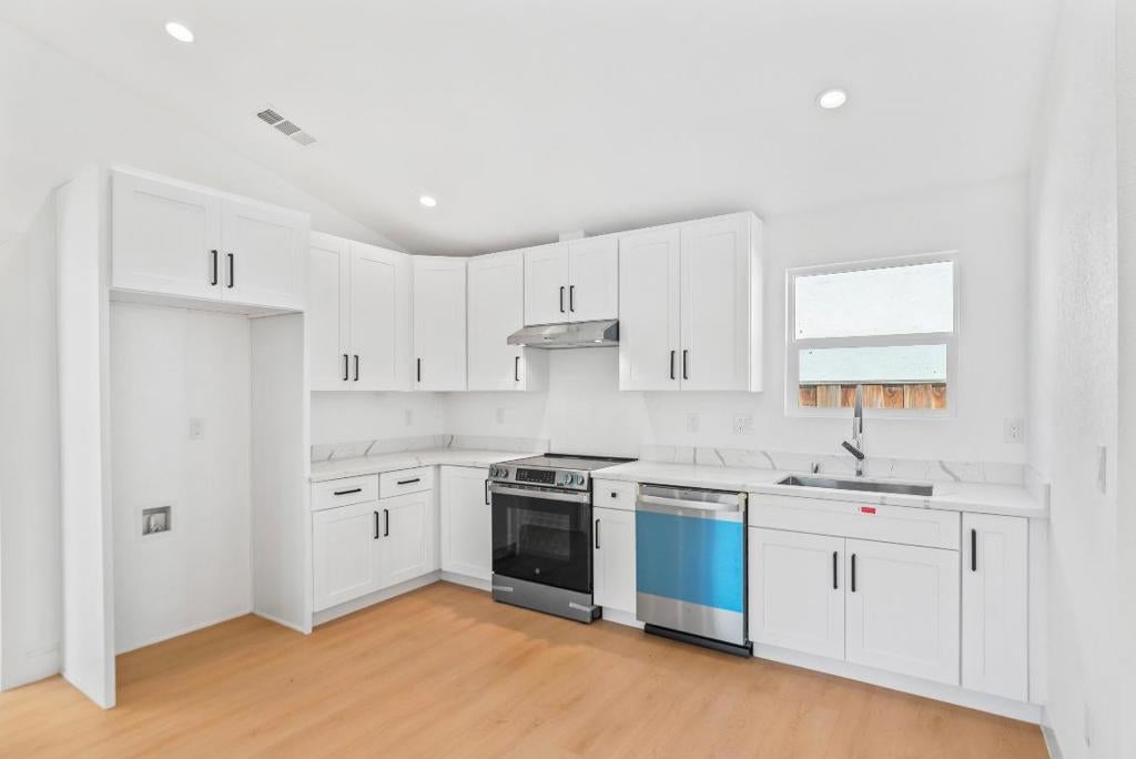 374 S 21st Street