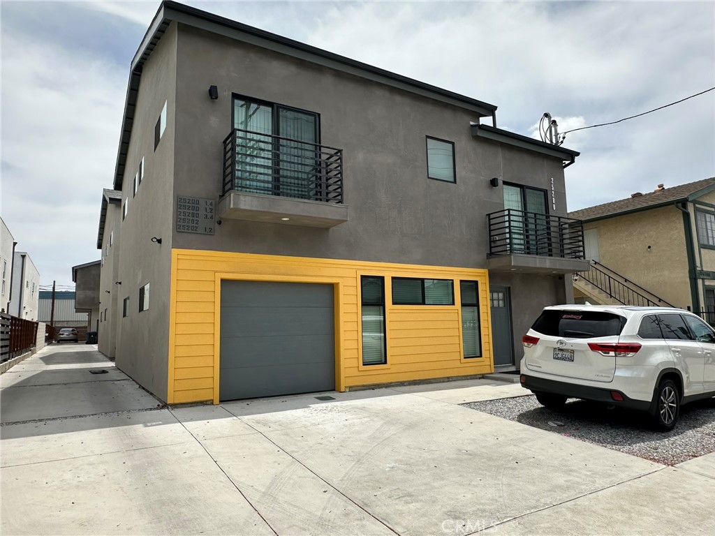 Pleased to present the newly-built to condo specifications Harbor Gateway Townhomes #2. This 2024 construction gem showcases (6) beautiful 3-bedroom townhomes. Investors and tenants both will love the modern, high-end décor and amenities found throughout the exterior and interior of units.