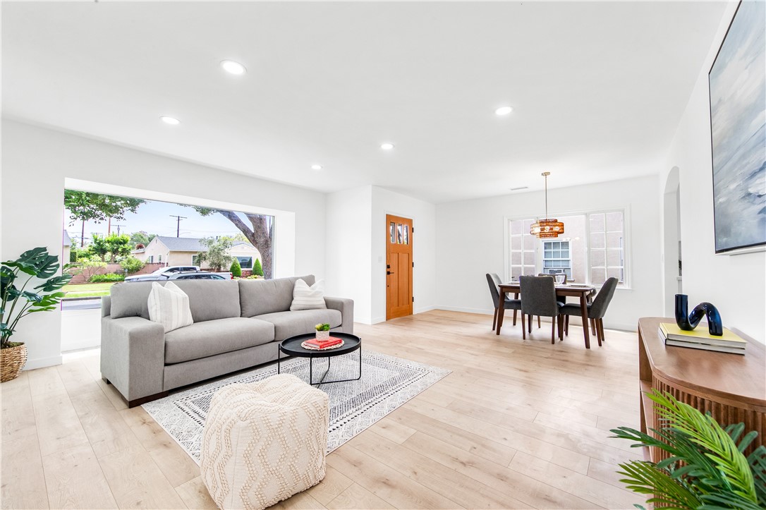 3719 N Greenbrier Road