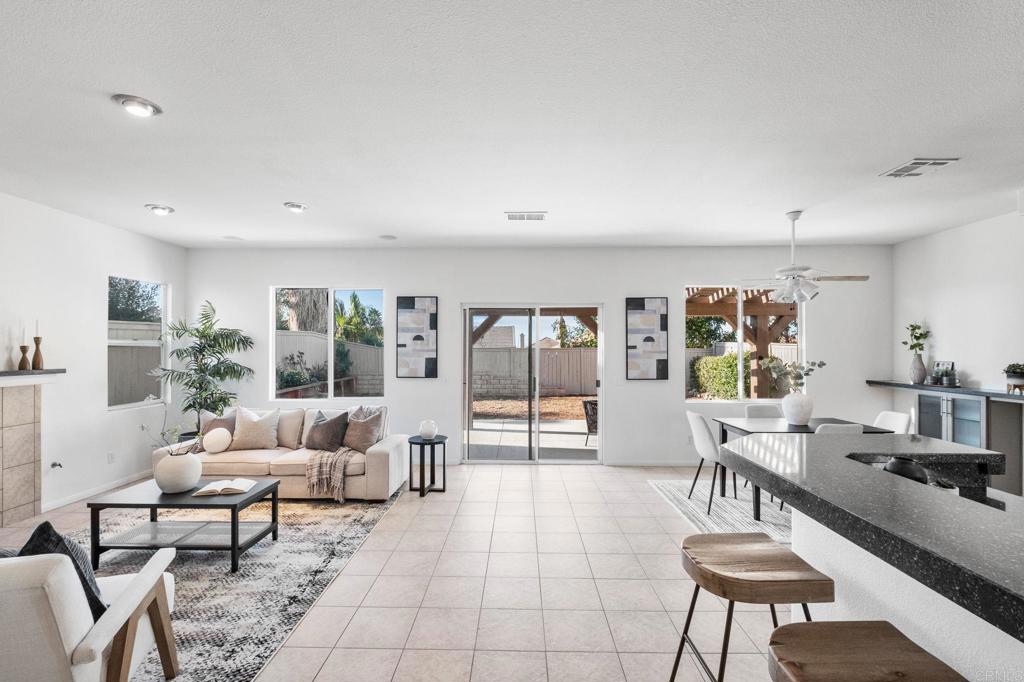 1347 Avenida Pantera