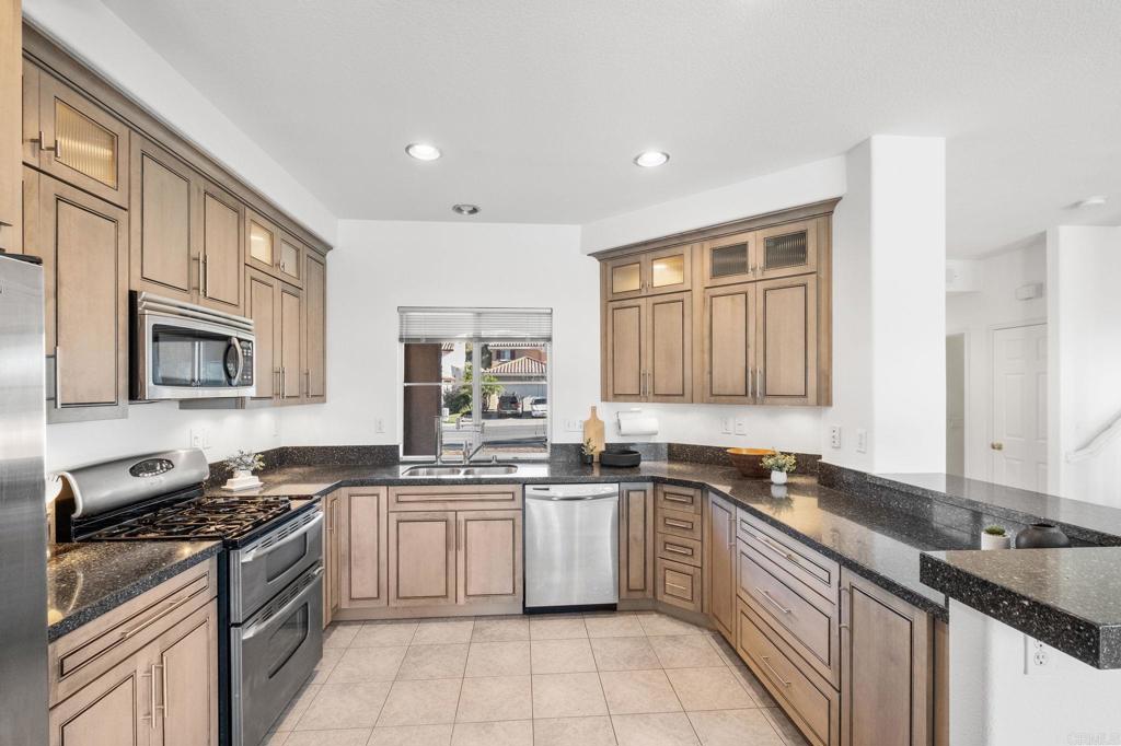 1347 Avenida Pantera