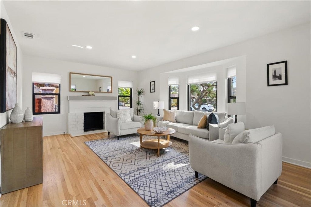 3893 Cherrywood AVE, Los Angeles CA 90008