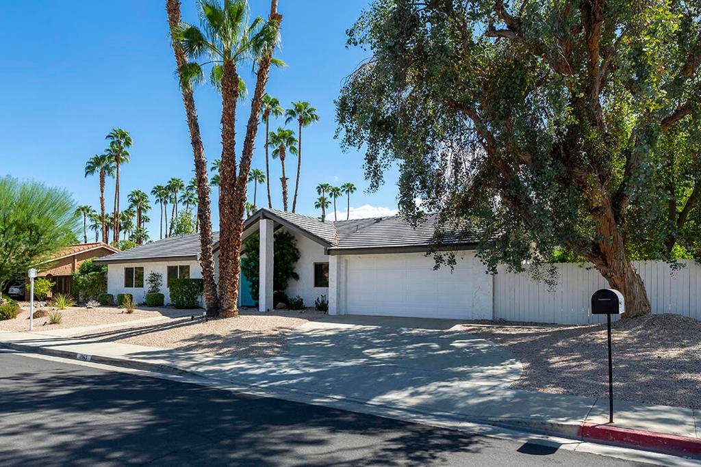 2963 E Orella Circle