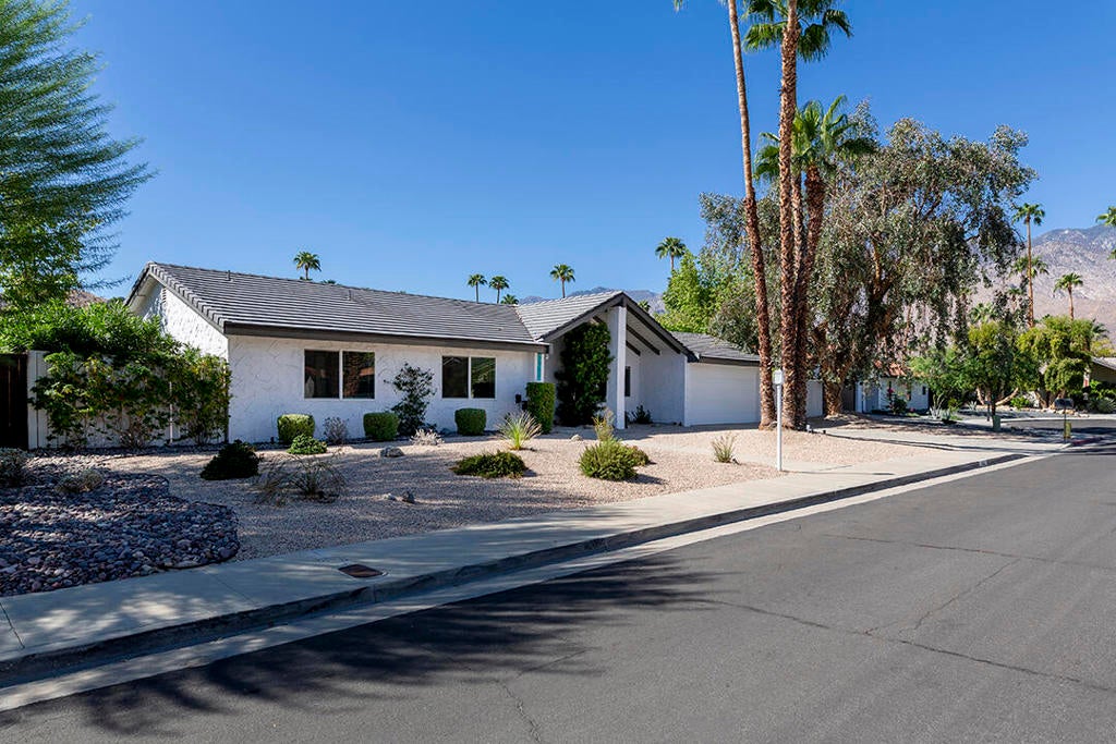 2963 E Orella Circle