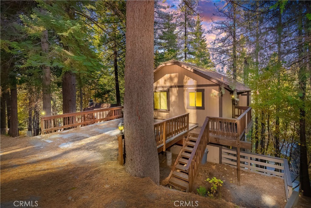 FOR LEASE | Furnished Cabin in Lake Arrowhead | 3 Bed | 2 Bath | 1,148 Sq Ft
Looking to start life in the woods? This charming furnished 3-bedroom, 2-bathroom cabin is located on a quiet, desirable street in Lake Arrowhead—just minutes from the Village and everything this beautiful mountain town has to offer.
This cozy home features:
1,148 sq ft of well-designed living space
Fully furnished with rustic, mountain-lodge touches
All appliances included – refrigerator, stove, washer/dryer & more
2 convenient parking spaces right out front
A large, private back patio surrounded by trees—perfect for relaxing, dining outdoors, or enjoying crisp mountain air
Whether you're looking for a weekend getaway, a peaceful full-time residence, or a creative retreat, this move-in-ready cabin offers the ideal blend of comfort and nature.
Available now. Don’t miss the opportunity to lease this hidden gem in Lake Arrowhead.