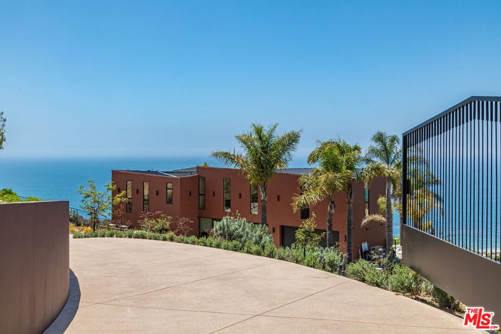 4346 Avenida De La Encinal