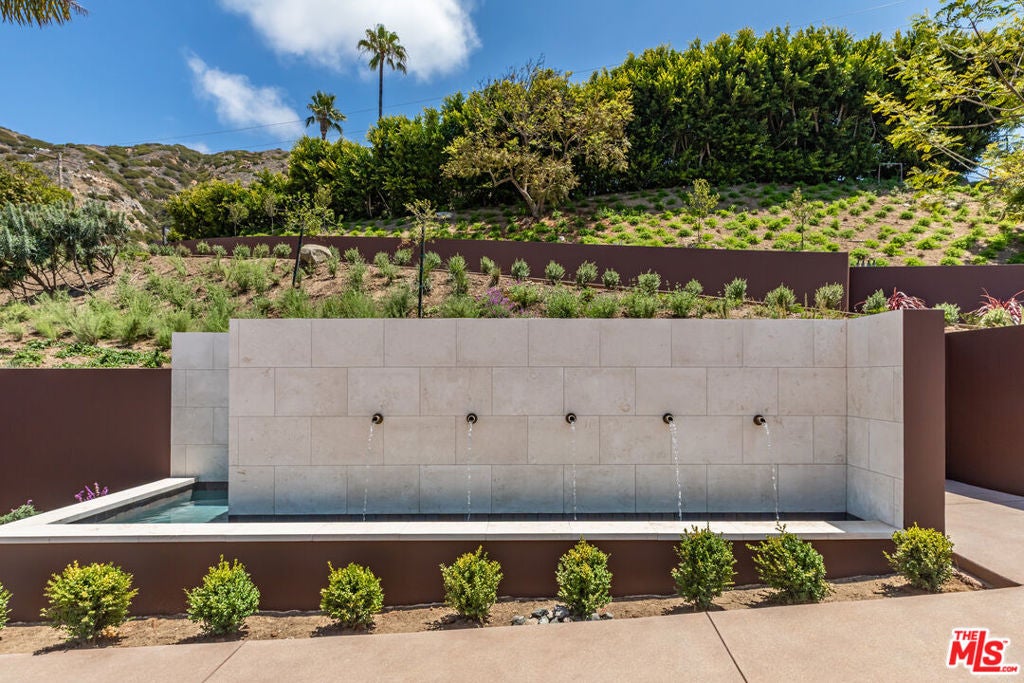 4346 Avenida De La Encinal