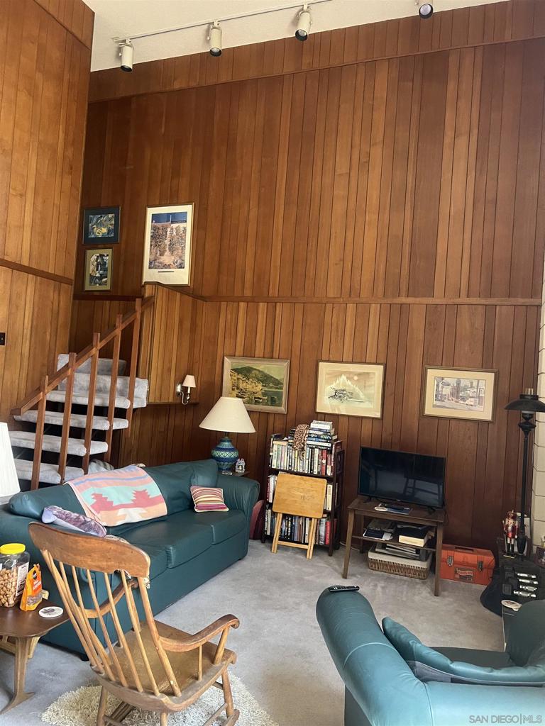 2630 Torrey Pines Rd E21