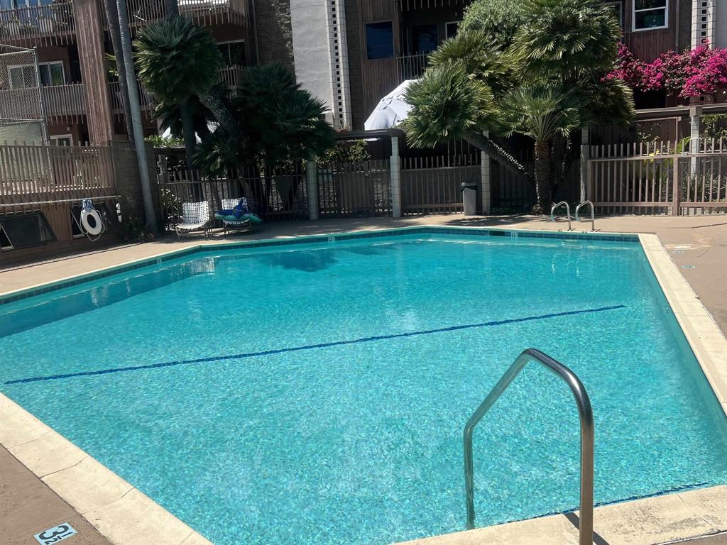 2630 Torrey Pines Rd E21