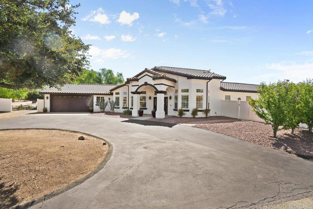 3029 N Victoria Drive