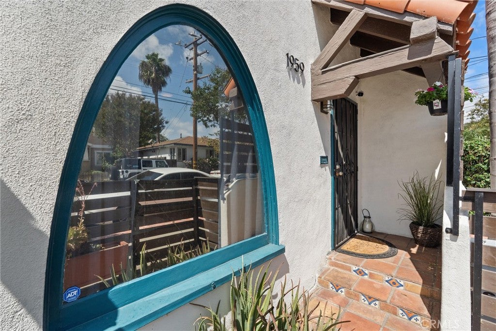 1959 Henderson Avenue