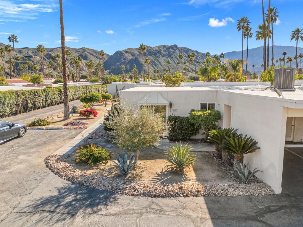 1810 Sandcliff Road