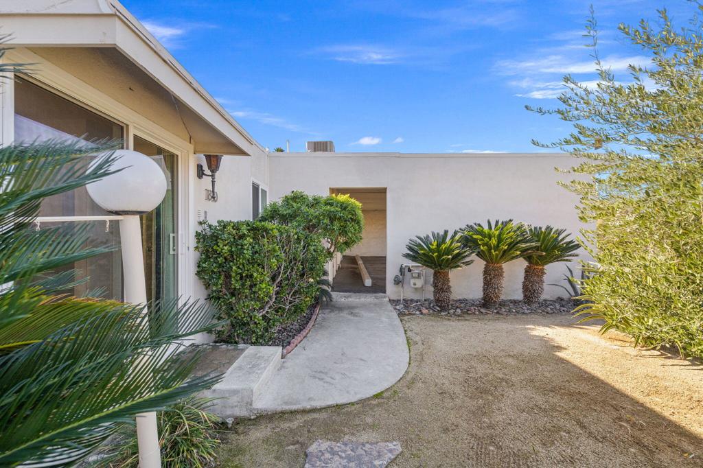 1810 Sandcliff Road