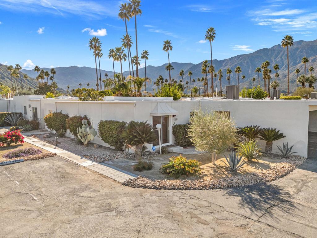 1810 Sandcliff Road