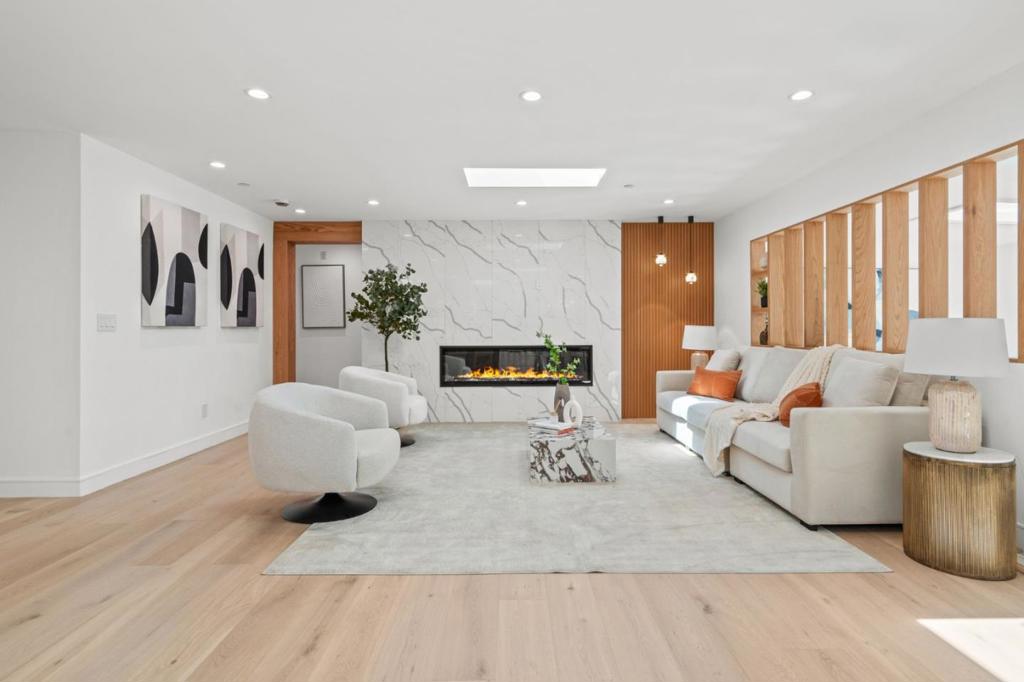 2049 Santa Cruz Avenue