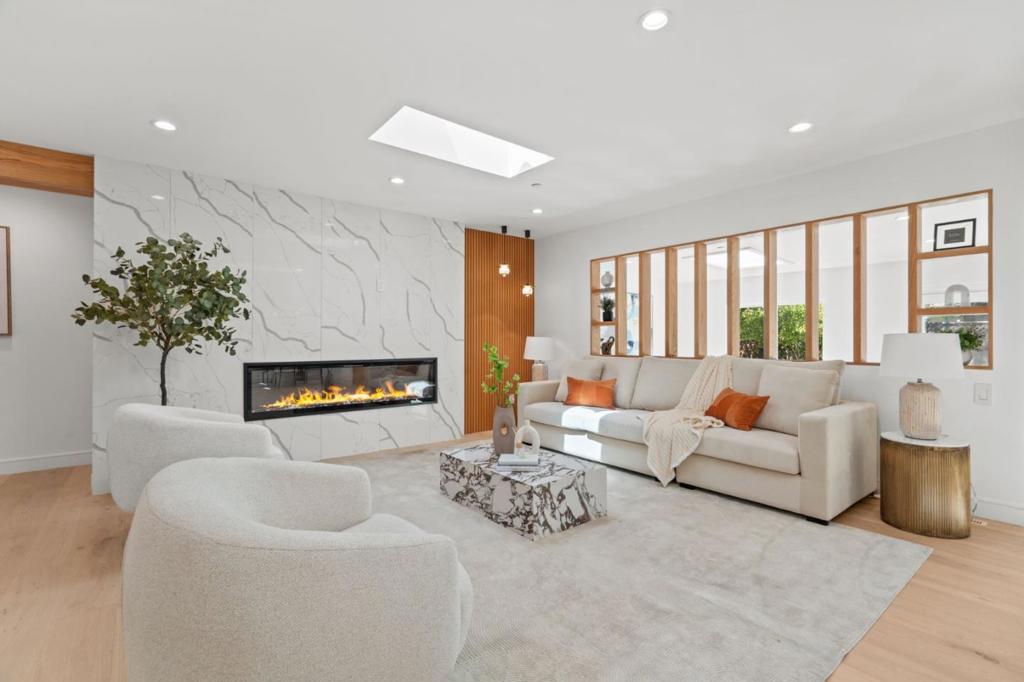 2049 Santa Cruz Avenue