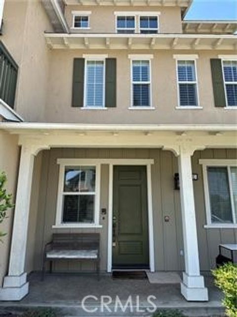 31 LOOK OUT Lane Tustin CA 92782