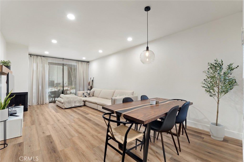 2504 W Macarthur Boulevard