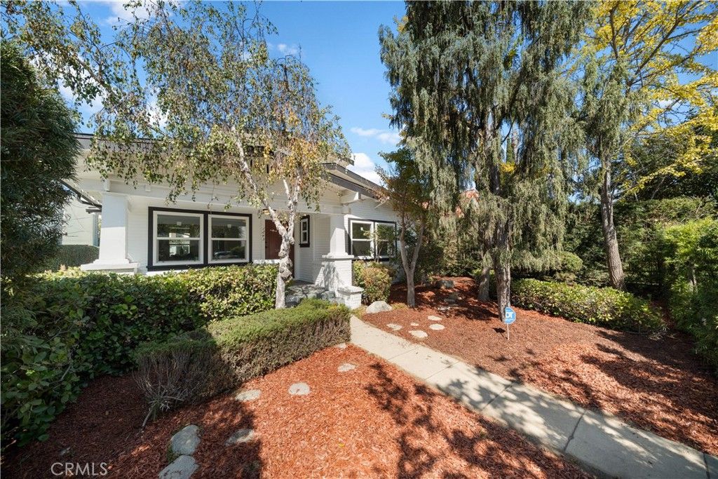 Photo of 1249 S Burnside Ave Ave, Los Angeles, CA 90019 (MLS # OC25231588)