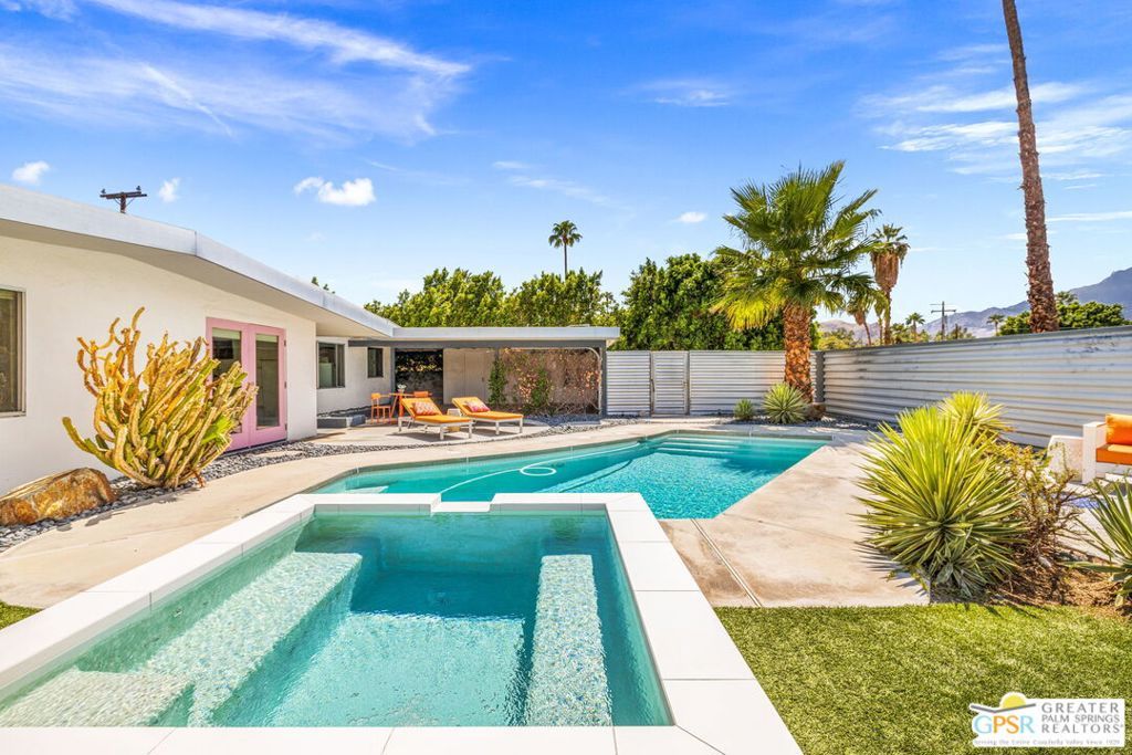 Photo of 888 S Calle Santa Cruz, Palm Springs, CA 92264 (MLS # 25597257PS)