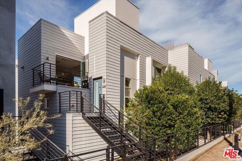 Photo of 1925 Griffith Park Boulevard, Los Angeles, CA 90039 (MLS # 26827993)
