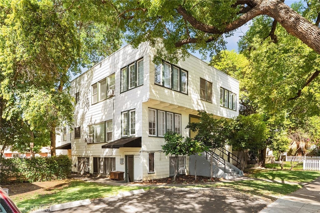 1121 1129 Magnolia Avenue