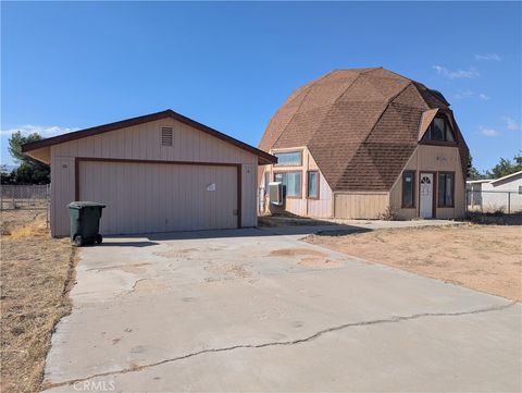 Photo of 22677 South Rd, Apple Valley, CA 92307 (MLS # CV25248767) Photo of 22677 South Rd, Apple Valley, CA 92307 (MLS # CV25248767)