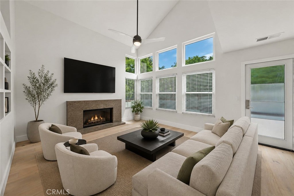 27 Almeria, Irvine CA 92614 - Photo 10