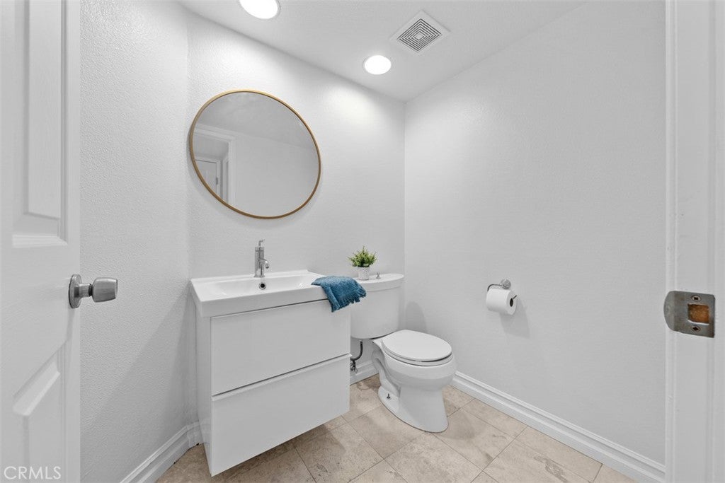27 Almeria, Irvine CA 92614 - Photo 16