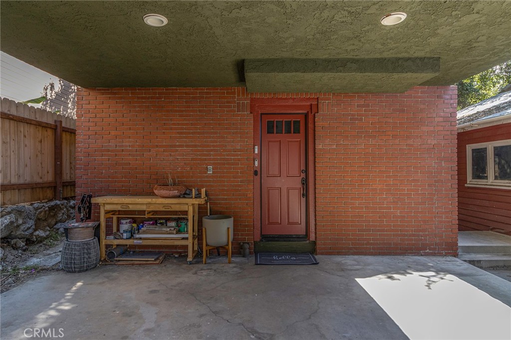 714 Brookside