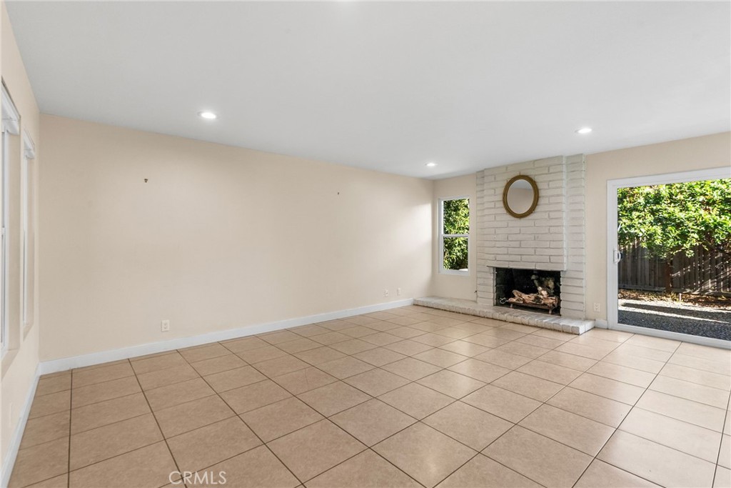 12 Foxglove Way
