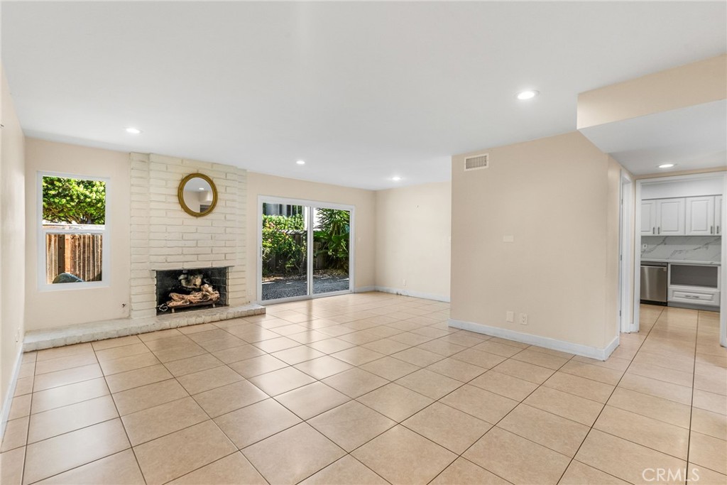 12 Foxglove Way