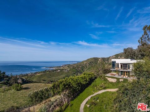 Photo of 21812 Castlewood Drive, Malibu, CA 90265 (MLS # 26831697)