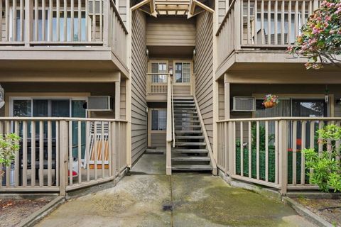 Photo of 2427 Jubilee Lane, San Jose, CA 95131 (MLS # ML82041081)