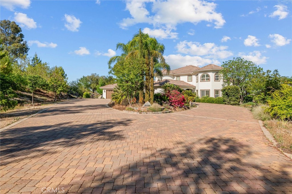 21100 Paseo Montana