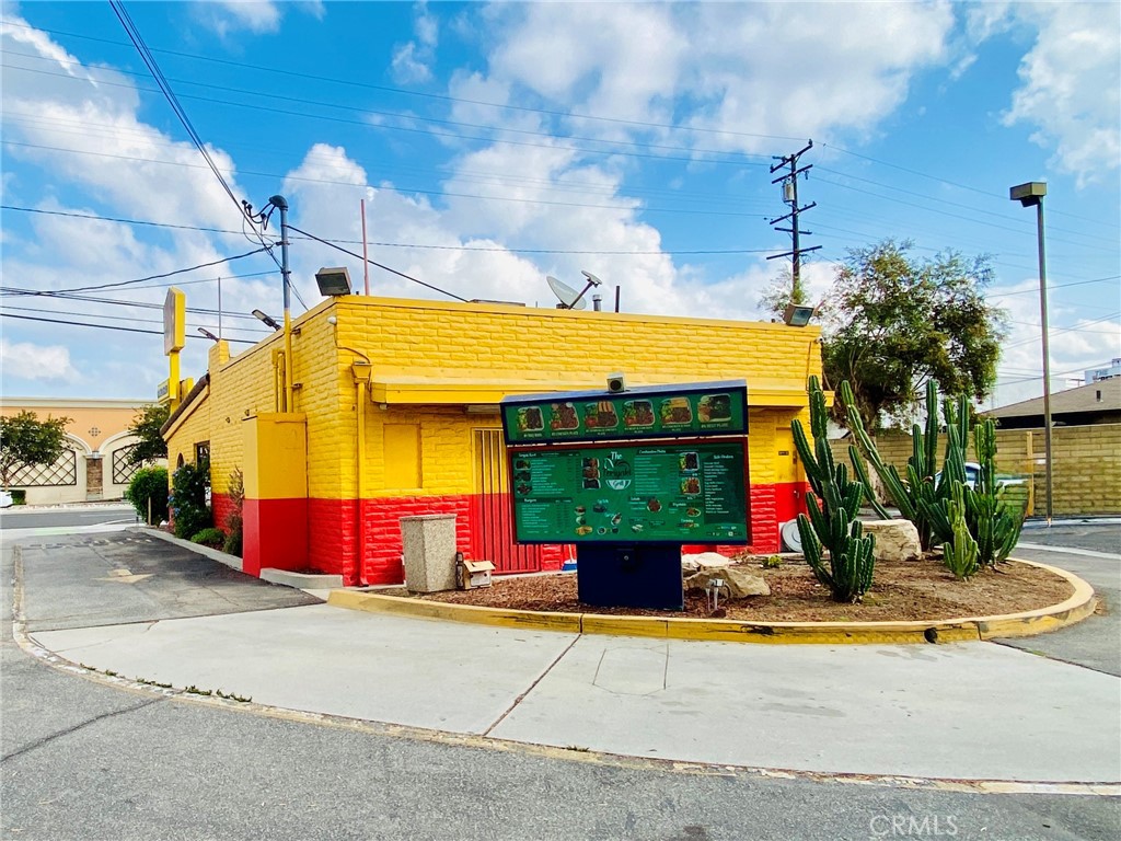 1236 E Artesia