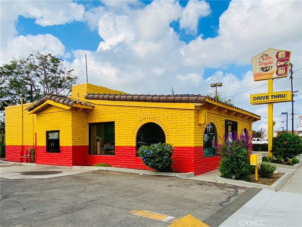 1236 E Artesia
