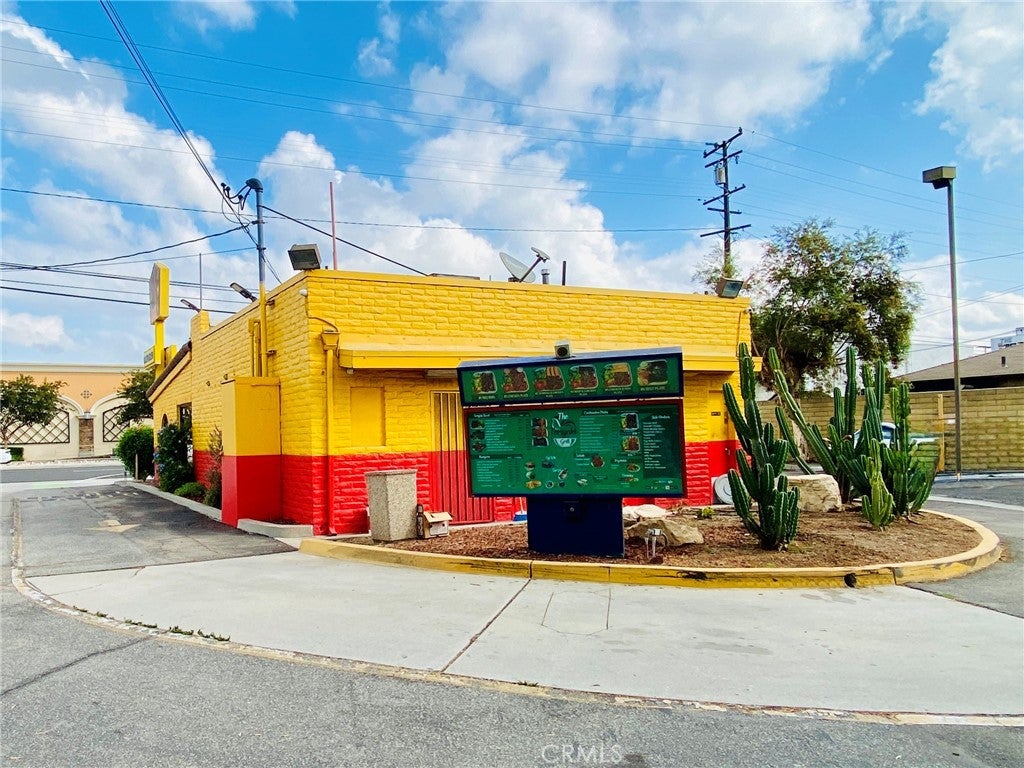 1236 E Artesia