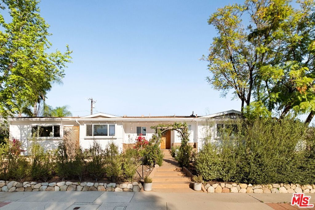 Photo of 1114 Mercer Avenue, Ojai, CA 93023 (MLS # 26666979)