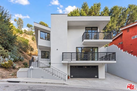 Photo of 2646 Rinconia Drive, Los Angeles, CA 90068 (MLS # 26102279)