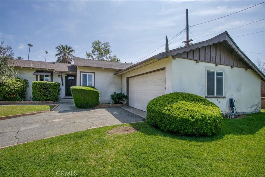 Great Ranch Style 3 bedroom 2 bath Single Story home on a large lot at the end of a cul de sac.  Located in an established community but still close to the freeway to make it easy to get on the road! Property has solar at a cost of $187/month that would need to be assumed. Come and see this home and make it your own today!