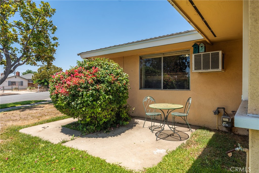 9056 La Vine Street
