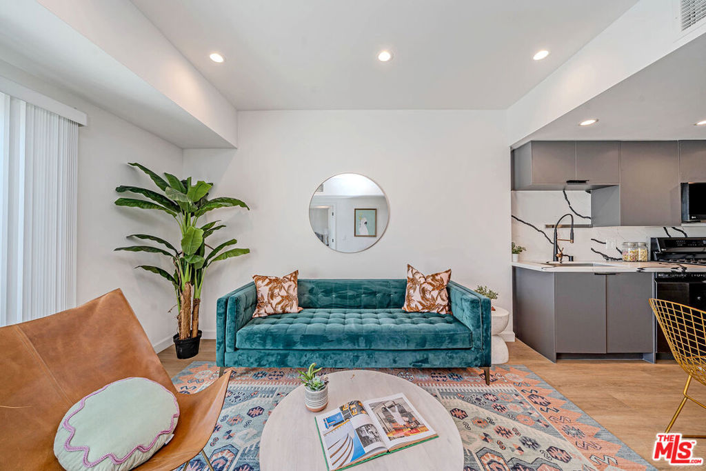 321 S Oxford Avenue 606