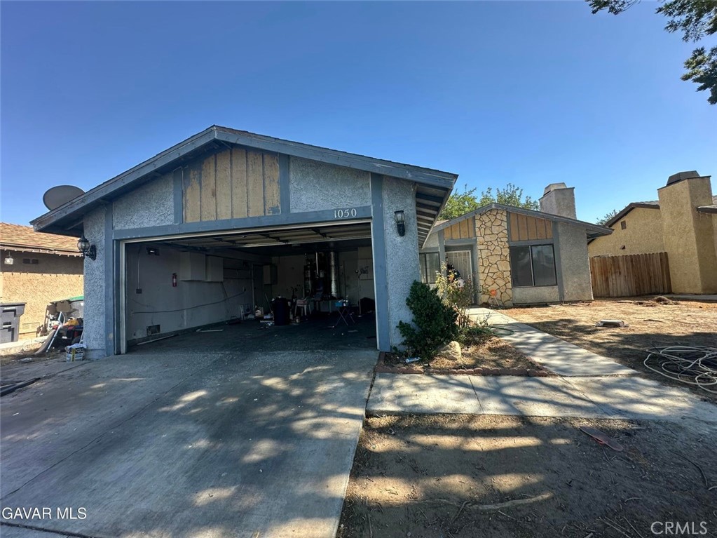 CALLING ALL INVESTORS!! Lovely POOL HOME in a quiet neighborhood with huge potential. With some TLC and an imagination this property is ready for your next project. Whether your looking to fix and flip or to hold as a rental, this home has the canvas avid investors are looking for. Give us a call today and let's grow your portfolio!