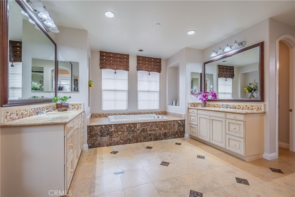 Claremont, California, 91711, United States, 5 Bedrooms Bedrooms, ,5 BathroomsBathrooms,Residential,Active,2033995