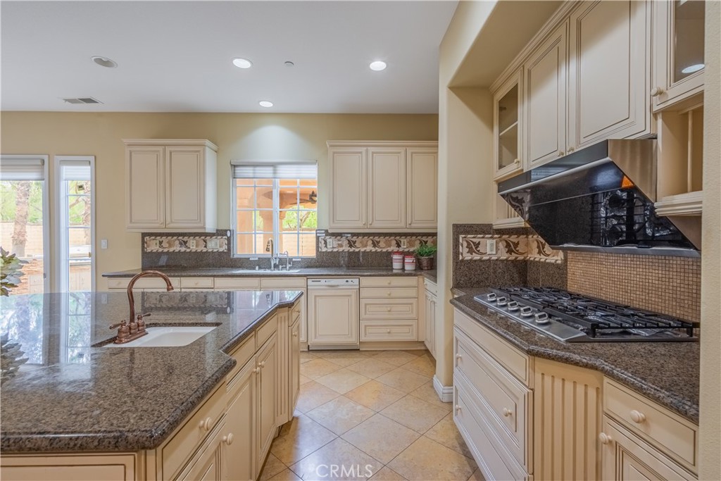 Claremont, California, 91711, United States, 5 Bedrooms Bedrooms, ,5 BathroomsBathrooms,Residential,Active,2033995