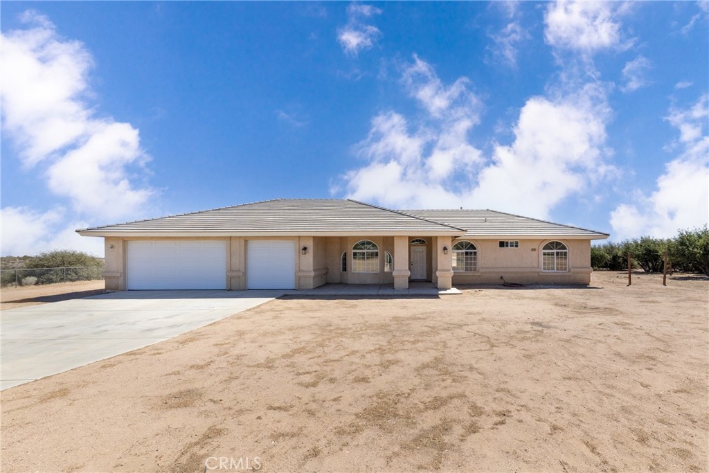 Discover a unique opportunity in the sought-after community of Oak Hills, CA. This property offers country living with significant potential, situated on over 2 acres of land.
The home features a functional layout with 4 bedrooms and 3 bathrooms, including a convenient junior suite, ideal for guests or multi-generational living. A 3-car garage provides ample space for vehicles and storage.
This property is a blank canvas, waiting for a new homeowner to add their personal touch and transform it into their dream estate.