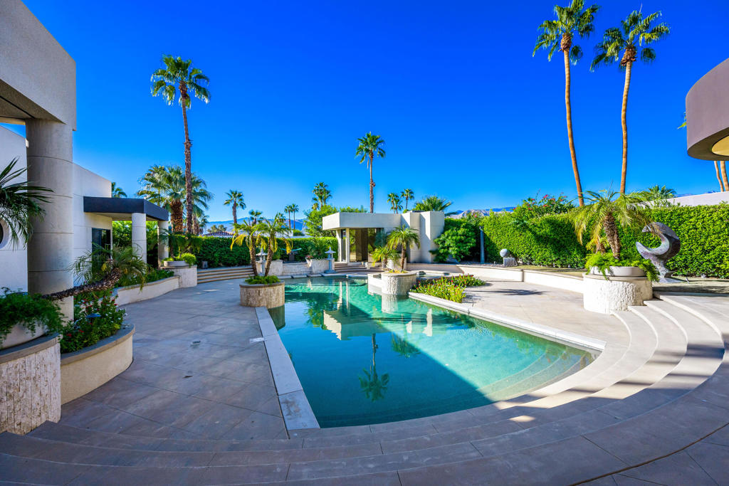 La Residence - Residential